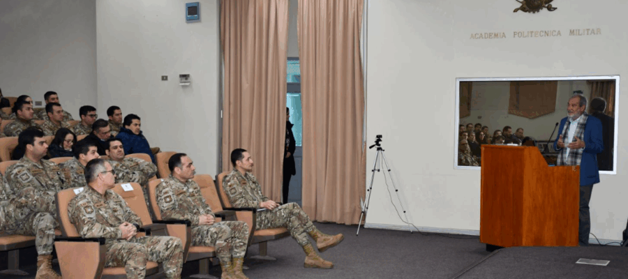Dr. Sergio Barrientos expuso sobre avances en monitoreo y estudio sísmico a ingenieros militares